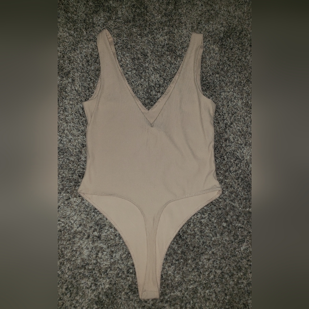 House Of Harlow 1960|NWOT| V-Neck Bodysuit - Picture 6 of 6